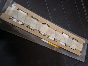 Logo  Coffre Renault Megane Chrome 8200073444 Neuf Original - Picture 1 of 3
