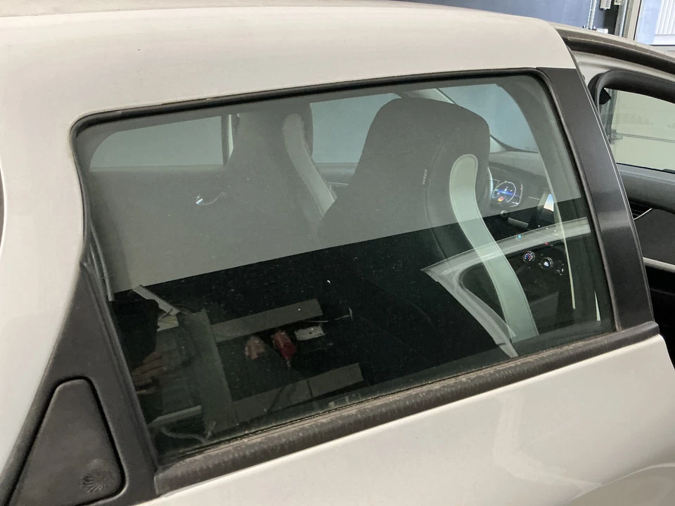 690912 690912 Seitenscheibe rechts hinten RENAULT ZOE (BFM) 823005037R OV369 IC - Bild 1 von 1