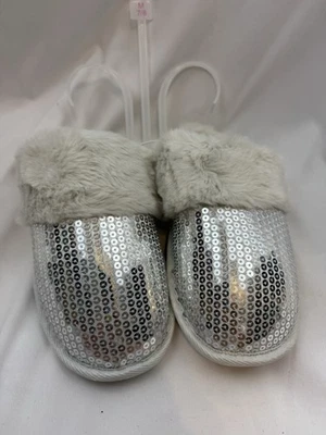 Woman’s size 7-8 silver sequin fur lining slippers SOFT! - Imagem 1 de 4