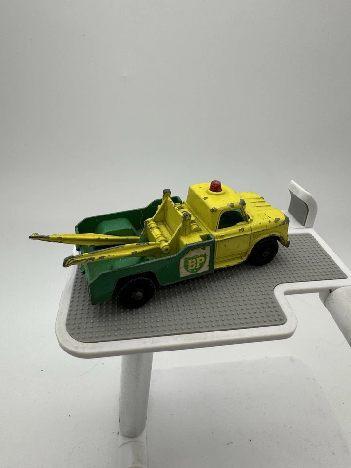 Camión Dodge Matchbox 1965 13-D2 "BP" vehículo de juguete fundido a presión amarillo vintage Foto 1 de 2