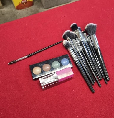 Aceite de labios, sombra de ojos y pinceles - ¡Nuevo!! Foto 1 de 4