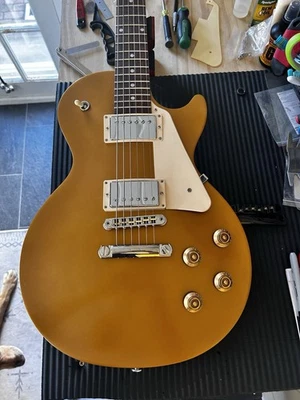 2019  Gibson Les Paul Tribute Gold Top. Excellent Condition W/ Gig Bag - Image 1 of 4
