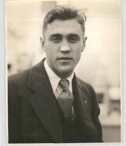 TRACK & FIELD Competitor LEO LERMOND Candid Portrait VINTAGE 1929 Press Photo - Picture 1 of 2