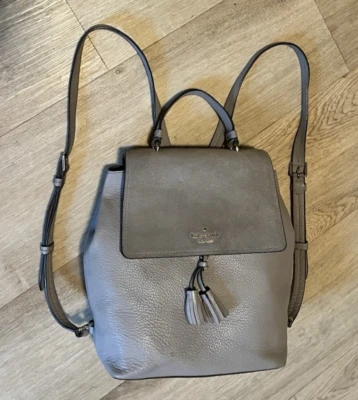 Mochila Kate Spade Hayes Street Thunder Cloud cuero/gamuza borla venta al por menor $358 Foto 1 de 4