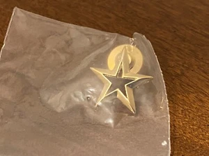 Shiny Gold Star Lapel Pin New In Bag - Picture 1 of 2
