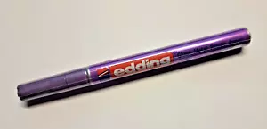 👉Edding 751 pennarello vernice lucida 1-2 mm viola metallizzato per vetro plastica 👈 - Foto 1 di 1