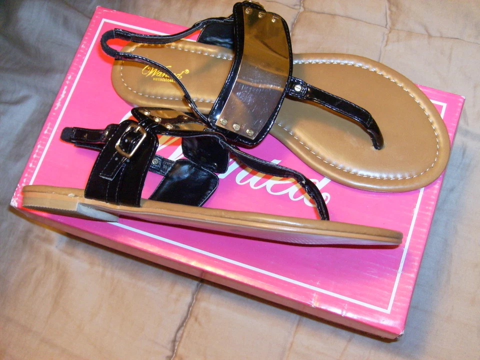 BY Wanted Shoes; Women's Cocoa Thong Sandal,Black Patent,8 M 717191 NWB SZ 8M   - Image 1 of 4