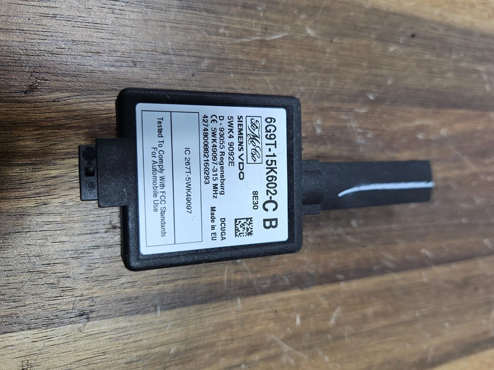 08-12 Land Rover LR2 Radio Antenna Receiver Control Module OEM 6G9T-15K602-CB - Image 1 of 2