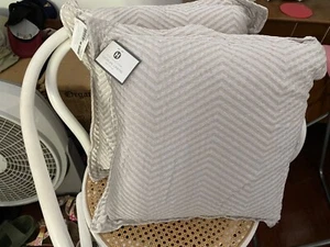 $220-2 NEW HOTEL COLLECT EUROPEAN LINENS DEC PILLOW BED LIV RM 18 SHAM ACCENT DP - Picture 1 of 11