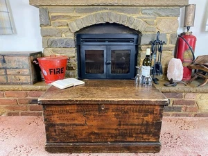 Old Antique Pine Chest, Vintage Wooden Storage Trunk, Blanket Box, Coffee Table. - Picture 1 of 8