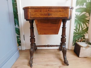 Bellissimo tavolo da lavoro vittoriano in noce su ruote - Foto 1 di 24