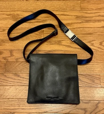Auténtico Bolso Bandolera Giorgio Armani Belleza Artículos de Aseo Maquillaje Viaje Cuero NUEVO Foto 1 de 4