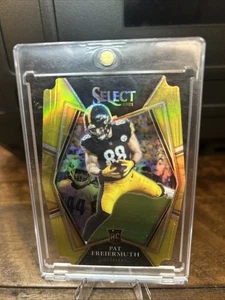 Panini Select 2021 - Pre Level Pat Freiermuth #159 Gold Prizm troquelado 10/10 (RC) - Imagen 1 de 2