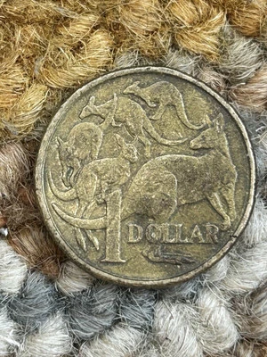 Rare Un-Cleaned Australia 2008 $1 coin 2008 - Image 1 of 4