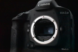 [1 Yr Warranty] Canon EOS-1D X Mark II Digital SLR Camera Body Black Japan 8023 - Picture 1 of 16