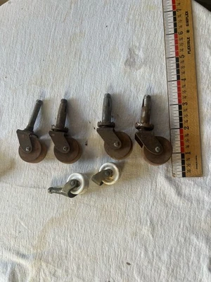 Шесть (6) антикварных винтажных колесиков для шкафа комода стола стула дерева - Изображение 1 из 4