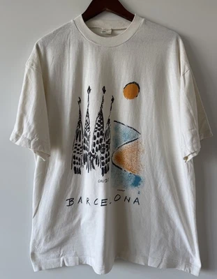 Camiseta DE COLECCIÓN AÑOS 90 Barcelona Gaudí Sagrada Arte Gráfico Arquitectónico Foto 1 de 4