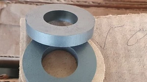 Núcleo de ferrita toroidal, forma de bobina inductor/anillo estrangulador 50x25x9 mm NOS USSR lote de 10 piezas - Imagen 1 de 4