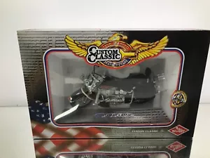 GUILOY 17501 CUSTOM CLASSIC AMERICAN MOTORCYCLE -RED 1:10- GOOD IN BOX - Imagen 1 de 10