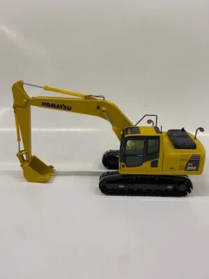 1:50 NZG 632 KOMATSU PC 200-8 GALEO EXCAVATOR - Immagine 1 di 4