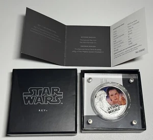 2016 Niue $2 Star Wars The Force Awakens Rey 1oz Fine Silver Coloured Coin - Foto 1 di 3