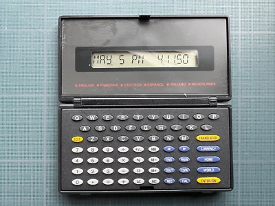 Traducteur multi langues, horloge, calculette...parfait état de fonctionnement - Image 1 of 4