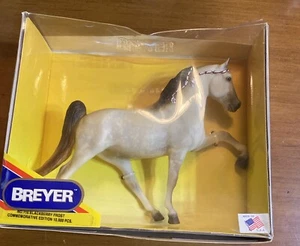 Breyer Traditional 716 Blackberry Frost Perlino Chestnut Tennessee Walking Horse - Picture 1 of 9