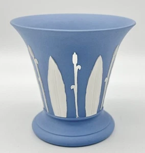1954 WEDGWOOD BLAUER JASPIS WARE 3,5 Zoll VASE, BLÄTTER & SCHILF, TOP ZUSTAND - Bild 1 von 12