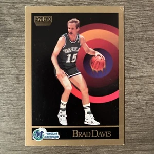 1990-91 SkyBox Brad Davis Dallas Mavericks #62 NBA - Picture 1 of 2