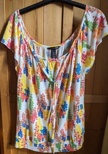 H&M Top / T Shirt Size S (10-12) - Floral Print - 100% viscose - Picture 1 of 16