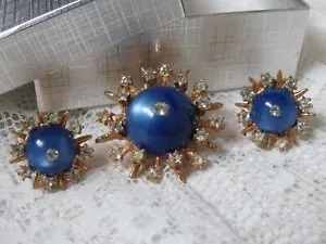 Vintage Blue Moonstone Cabochon / Rhinestones Brooch, Pin & Screw Back Earrings - Picture 1 of 9