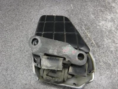 94 Honda Pacific Coast 800 PC800 левый пассажирский ножной колышек и кронштейн 10H - Изображение 1 из 4