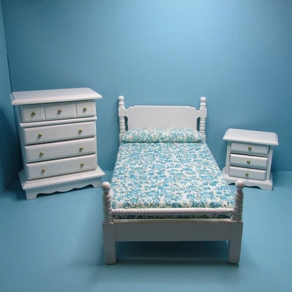 Juego de dormitorio miniatura de madera blanca para casa de muñecas con ropa de cama de tela floral azul 05082 Foto 1 de 4