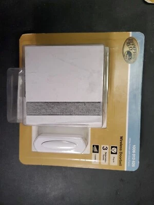 Kit de timbre de puerta inalámbrico enchufable cuadrado Hampton Bay en blanco con tela gris Foto 1 de 4