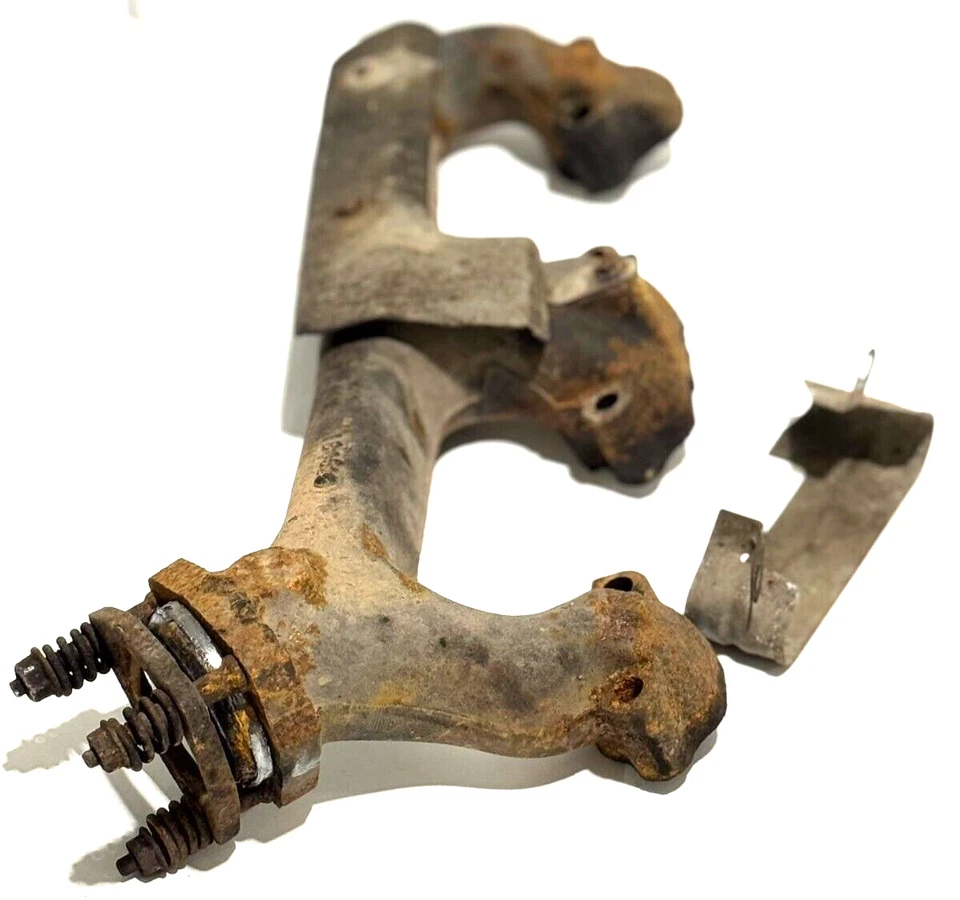 1995 GMC K2500 350 5.7L DRIVERS LEFT EXHAUST MANIFOLD - USED - Image 1 of 4