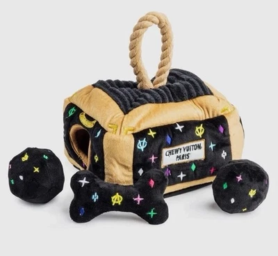 Baúl de juguete negro con monograma masticable Vuiton para perro Foto 1 de 4