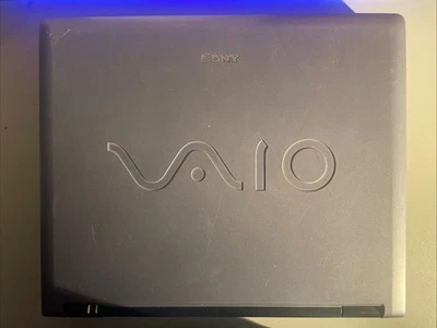SONY VAIO Pcg-9L1L Vintage 15” Laptop Good Battery Windows Xp Pent 4 2.66 GHz - Image 1 of 4