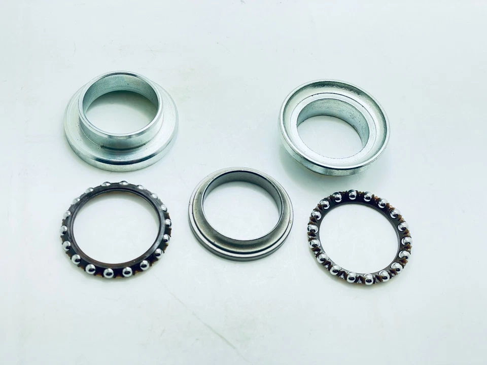 Nuevo rodamiento de vástago de dirección bolas de carrera apto para Yamaha Scooter Jog50 Riva50 Razz50 Foto 1 de 1