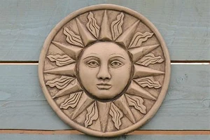 Pequeño adorno de jardín de piedra con placa de pared de sol - Imagen 1 de 2