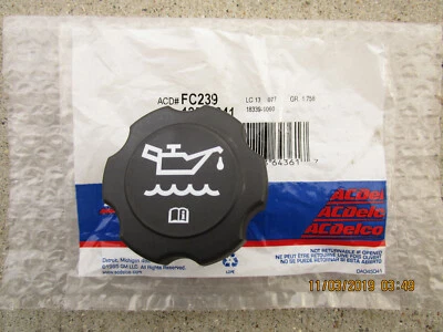 11-16 GMC SIERRA 2500HD 3500HD DIESEL ENGINE OIL FILLER FLUID CAP OEM BRAND NEW - Image 1 of 3