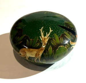HAND PAINTED LACQUER PAPERWEIGHT: KASHMIR INDIA, 3 DEER IN THE GREEN FOREST RARE - Picture 1 of 4