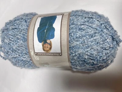 Hilo BOUCLE suave.  1 bola 5 oz. Tonos azules suaves. Combino envío. Ver detalles Foto 1 de 4