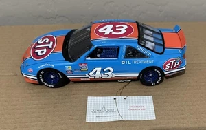 1992 Richard Petty STP Franklin Mint 1:24 scale car No Box - Picture 1 of 3