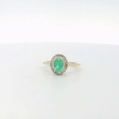 Anillo de cóctel de diamantes de piedra verde de oro amarillo de 10k - talla 7 (C31015875) Foto 1 de 4