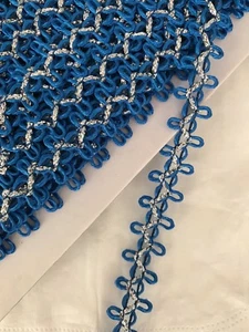 Borde de trenza brillante metálico azul oscuro y plata Royal 15 mm por metro - Imagen 1 de 1