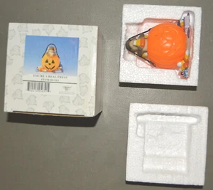 Charming Tails figurine - YOU'RE A REAL TREAT - mouse in jack-o-lantern bucket - Picture 1 of 3