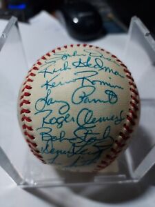 1988 Red Sox Team Signed Pennant Game Baseball Clemens/Boggs/Oil Can/Rice + more