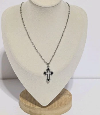 Collar Colgante Cruz Tono Plata con Cuentas Acrílicas Negras 19". Religioso Foto 1 de 4