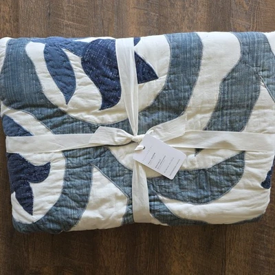 Pottery Barn Mahalo Applique Hawaiian Tropical Full Queen Quilt BLUE - Image 1 of 2