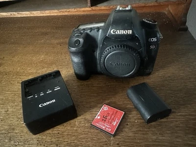 Cámara digital Canon EOS 5D Mark II 21,1 mega píxeles SLR - negra (solo cuerpo) Foto 1 de 4